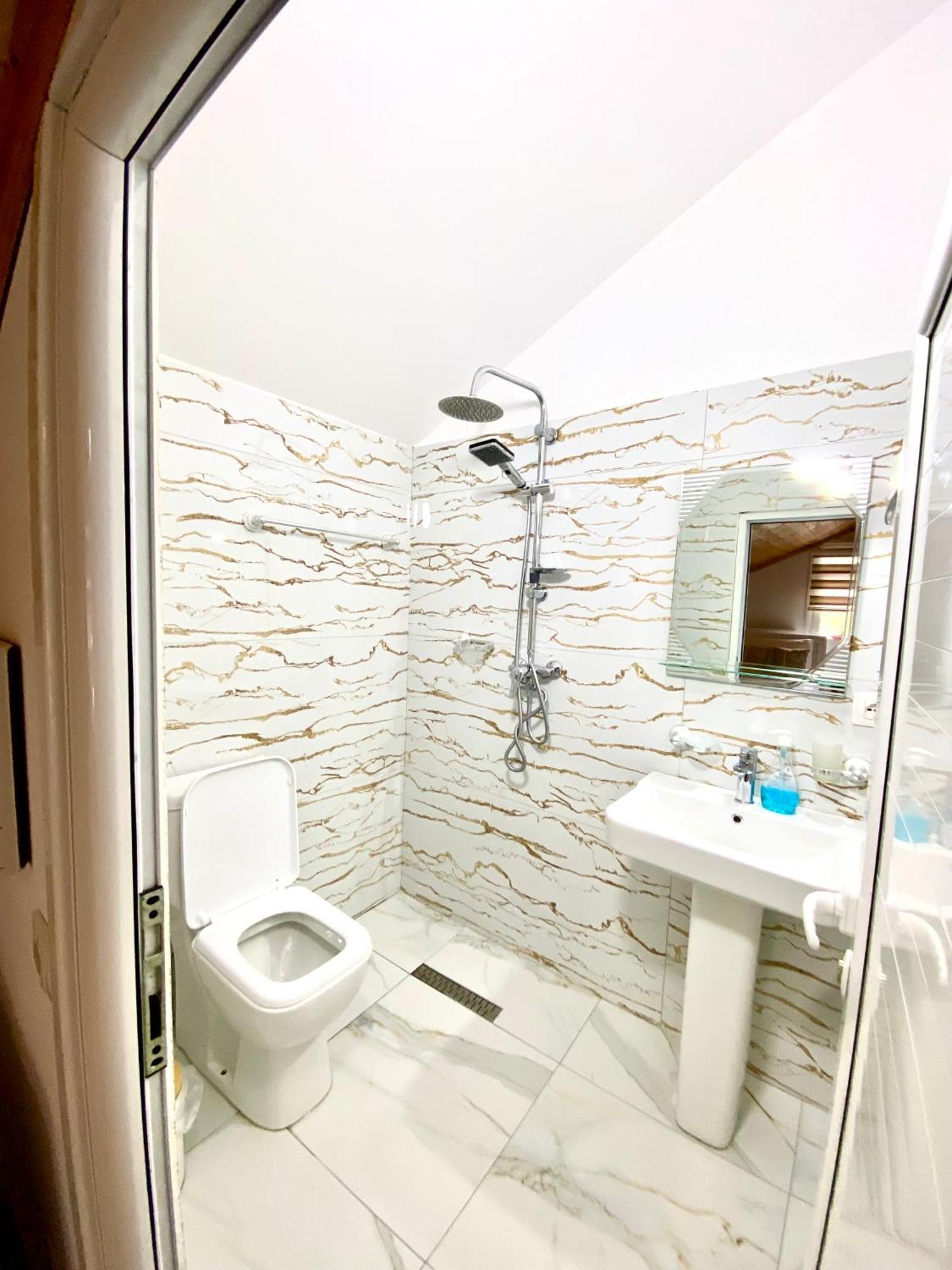 Guest House Rean Berat Exterior photo